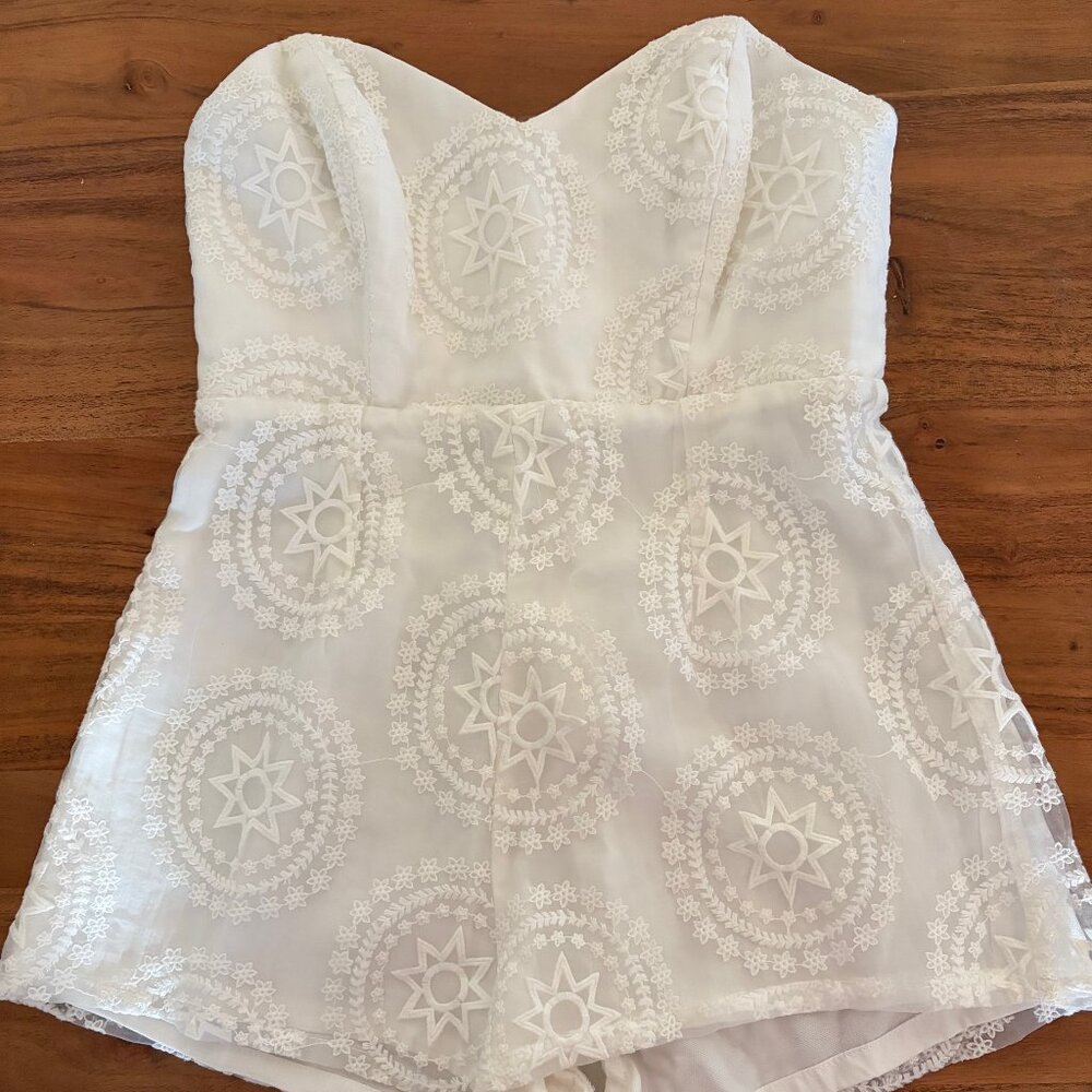 Stone Cold Fox - White Floral Romper - US Sz 6